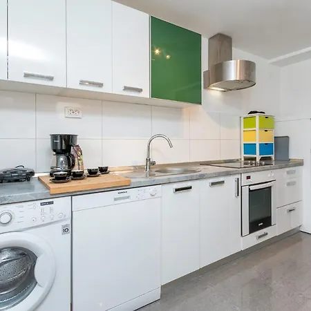 Black Queen Apartamento Pula