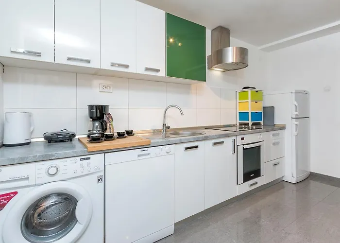 Black Queen Apartman Pula